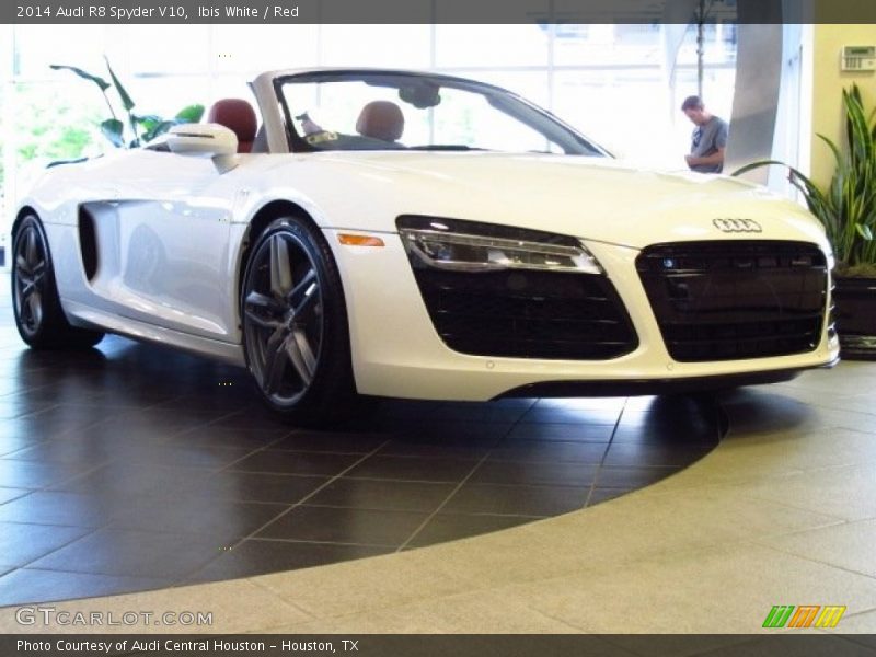 Ibis White / Red 2014 Audi R8 Spyder V10