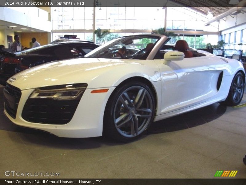  2014 R8 Spyder V10 Ibis White