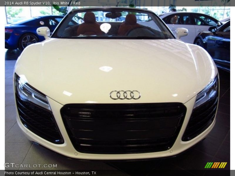 Ibis White / Red 2014 Audi R8 Spyder V10