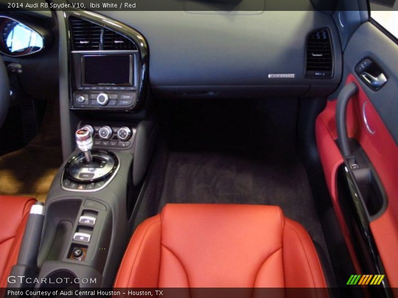 Dashboard of 2014 R8 Spyder V10