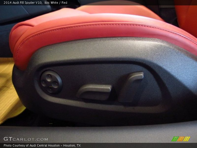 Controls of 2014 R8 Spyder V10