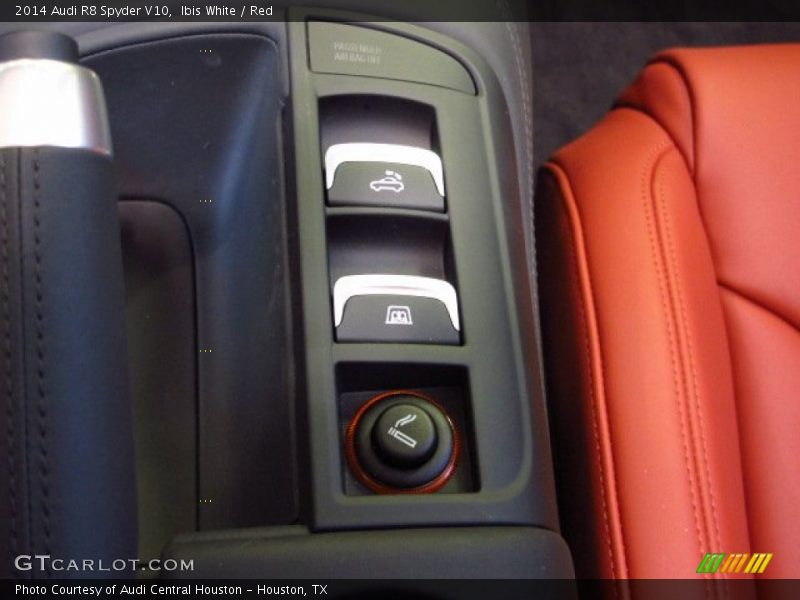 Controls of 2014 R8 Spyder V10