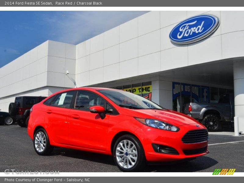 Race Red / Charcoal Black 2014 Ford Fiesta SE Sedan