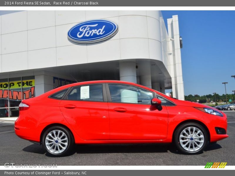  2014 Fiesta SE Sedan Race Red