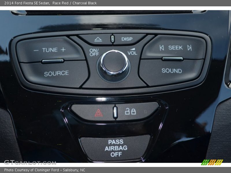 Race Red / Charcoal Black 2014 Ford Fiesta SE Sedan