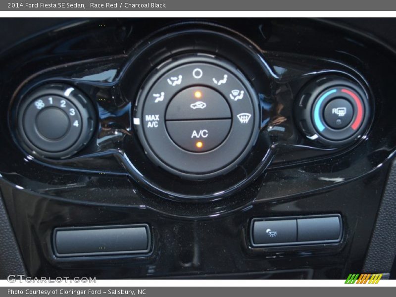 Race Red / Charcoal Black 2014 Ford Fiesta SE Sedan