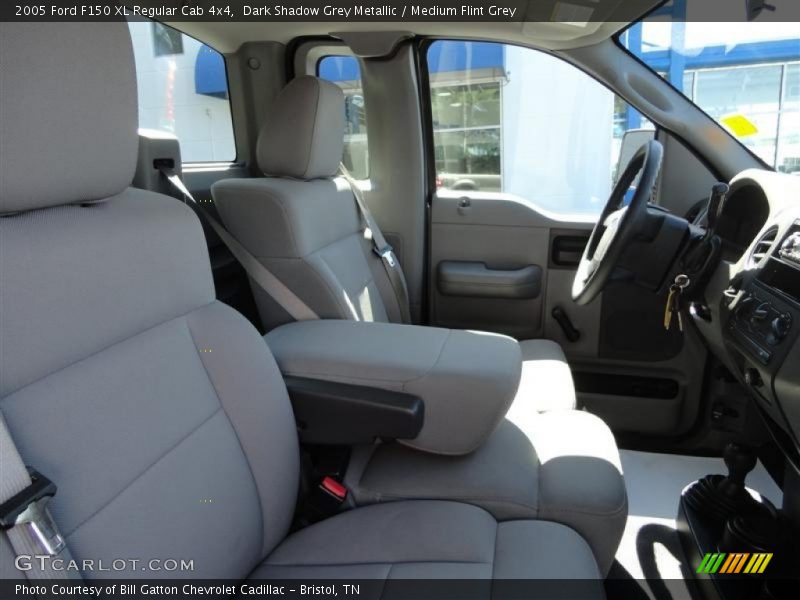 Dark Shadow Grey Metallic / Medium Flint Grey 2005 Ford F150 XL Regular Cab 4x4