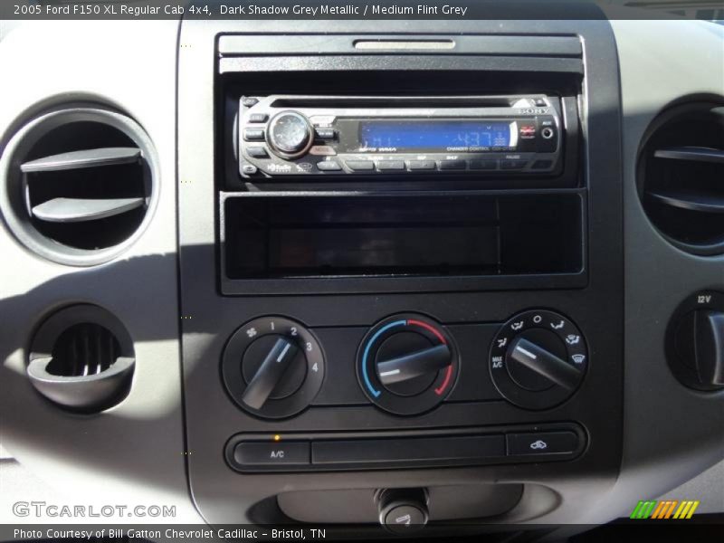 Dark Shadow Grey Metallic / Medium Flint Grey 2005 Ford F150 XL Regular Cab 4x4