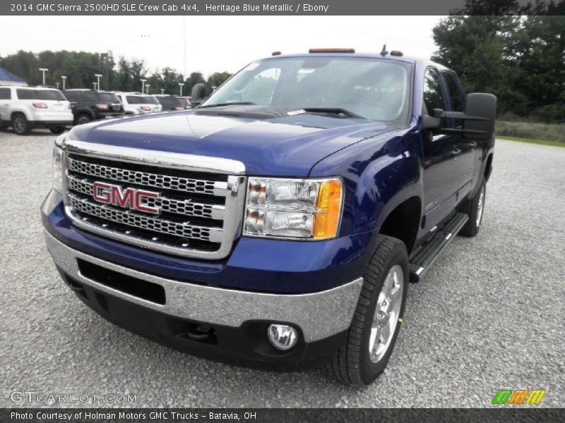Front 3/4 View of 2014 Sierra 2500HD SLE Crew Cab 4x4
