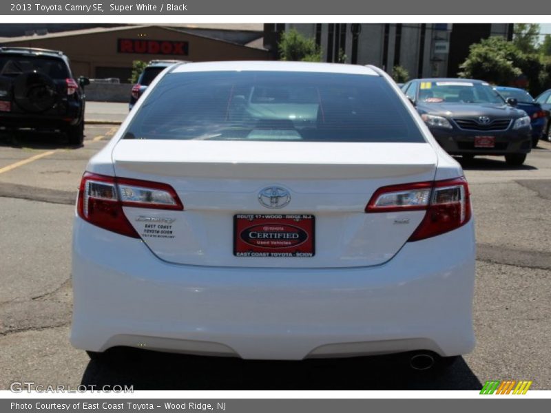 Super White / Black 2013 Toyota Camry SE