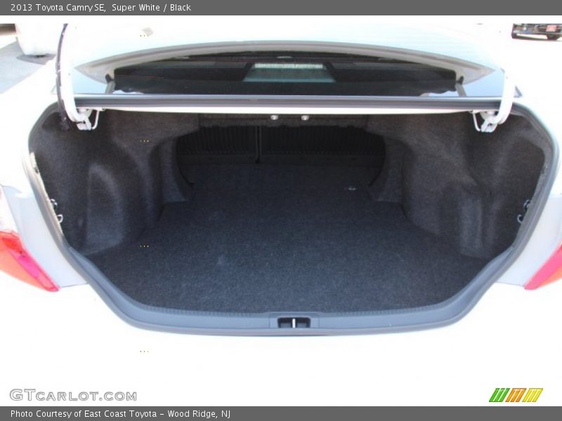 Super White / Black 2013 Toyota Camry SE