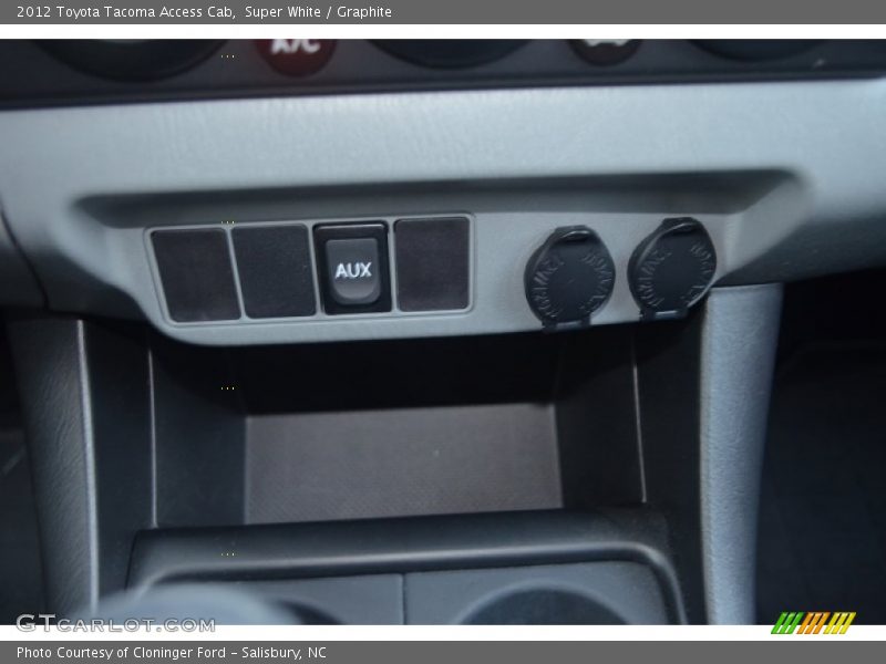 Super White / Graphite 2012 Toyota Tacoma Access Cab