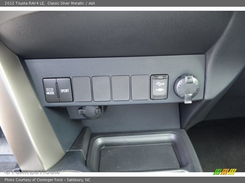 Classic Silver Metallic / Ash 2013 Toyota RAV4 LE