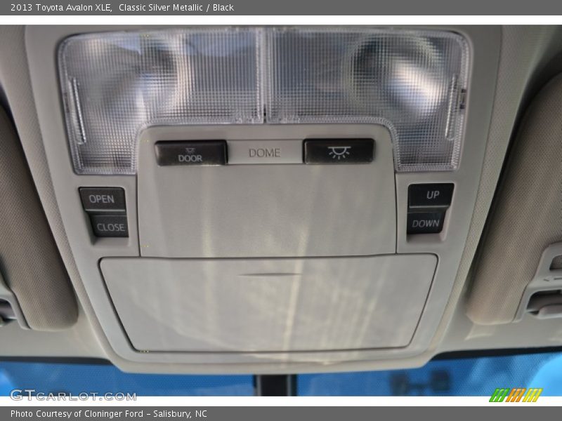 Classic Silver Metallic / Black 2013 Toyota Avalon XLE