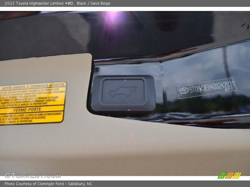 Black / Sand Beige 2013 Toyota Highlander Limited 4WD