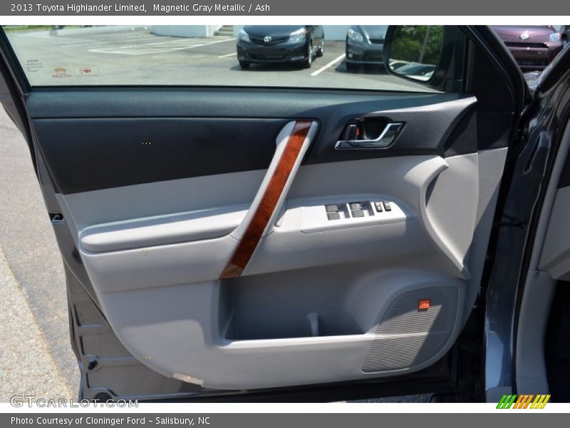 Magnetic Gray Metallic / Ash 2013 Toyota Highlander Limited