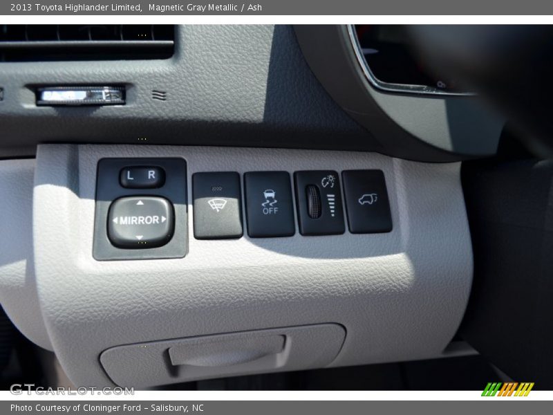 Magnetic Gray Metallic / Ash 2013 Toyota Highlander Limited
