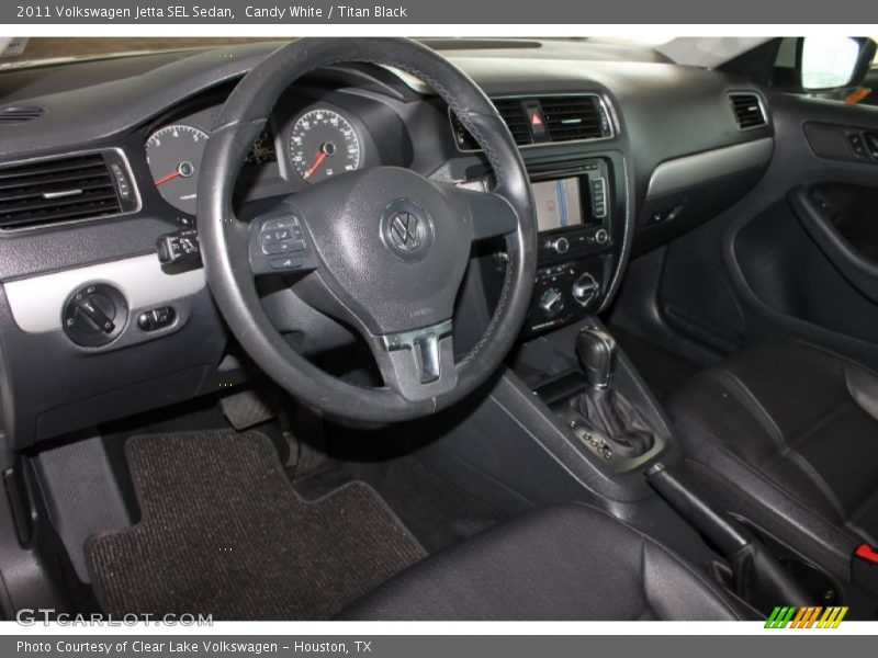 Candy White / Titan Black 2011 Volkswagen Jetta SEL Sedan