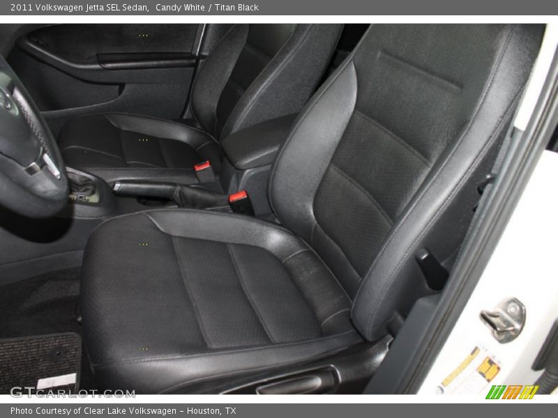 Candy White / Titan Black 2011 Volkswagen Jetta SEL Sedan
