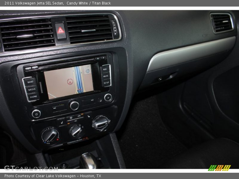 Candy White / Titan Black 2011 Volkswagen Jetta SEL Sedan