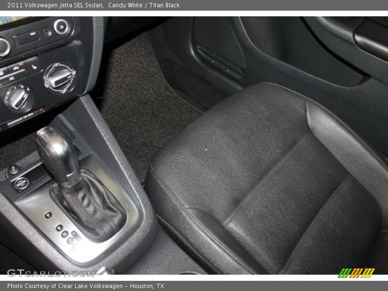Candy White / Titan Black 2011 Volkswagen Jetta SEL Sedan