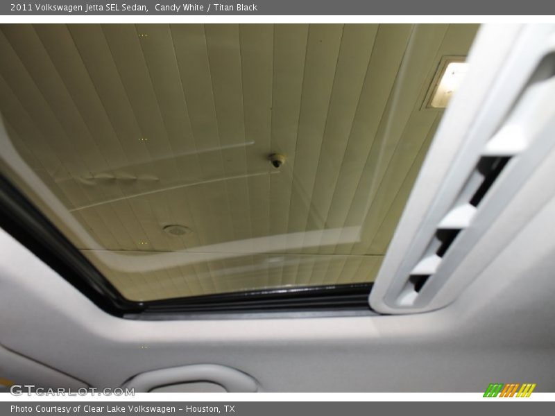 Candy White / Titan Black 2011 Volkswagen Jetta SEL Sedan