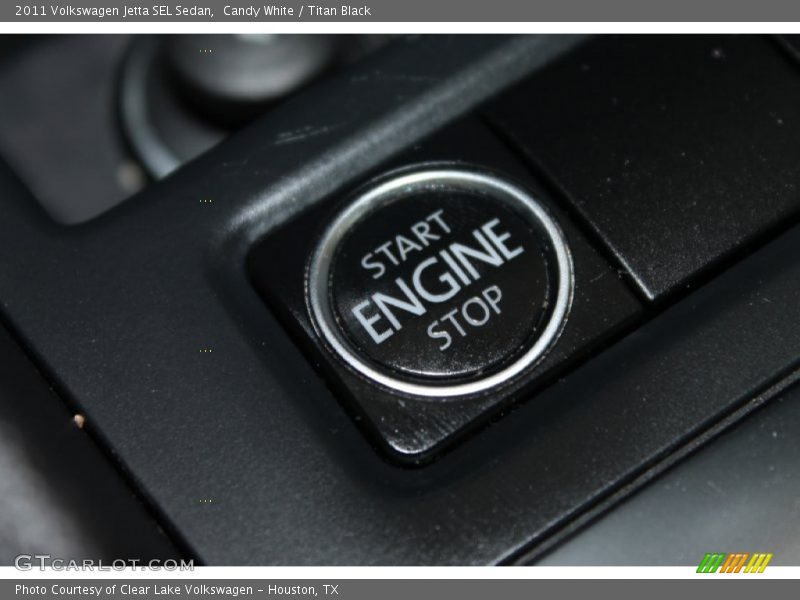 Candy White / Titan Black 2011 Volkswagen Jetta SEL Sedan