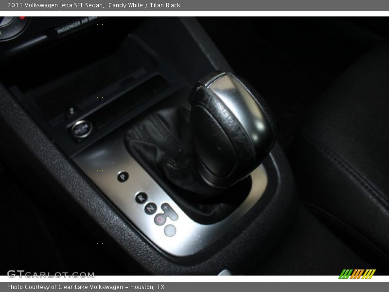 Candy White / Titan Black 2011 Volkswagen Jetta SEL Sedan