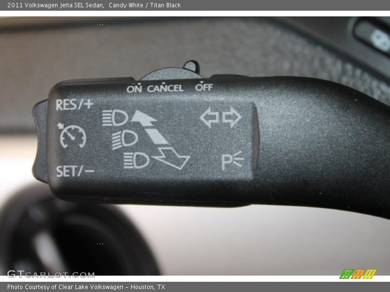 Candy White / Titan Black 2011 Volkswagen Jetta SEL Sedan