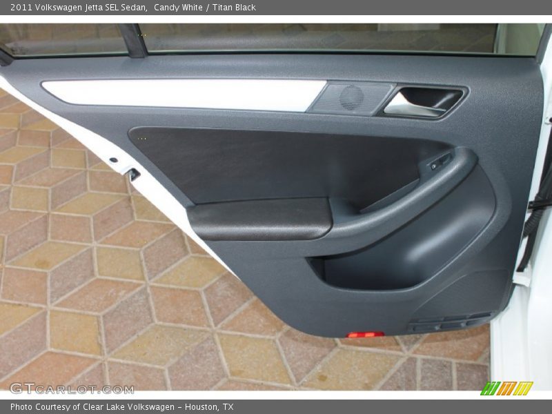 Candy White / Titan Black 2011 Volkswagen Jetta SEL Sedan