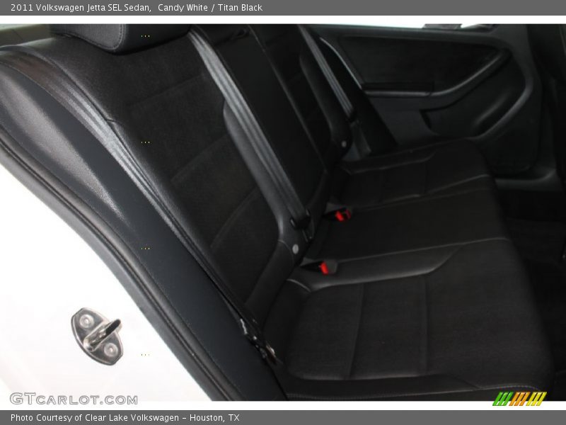 Candy White / Titan Black 2011 Volkswagen Jetta SEL Sedan