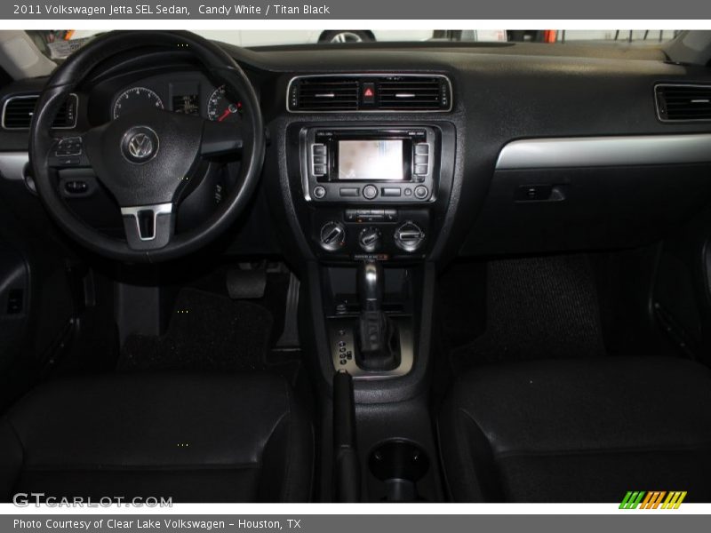 Candy White / Titan Black 2011 Volkswagen Jetta SEL Sedan