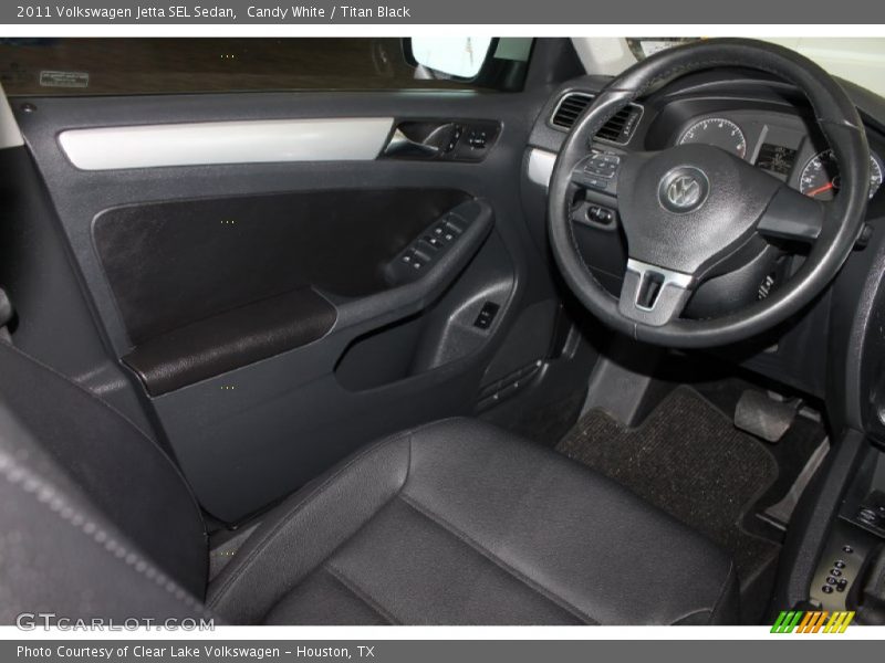 Candy White / Titan Black 2011 Volkswagen Jetta SEL Sedan