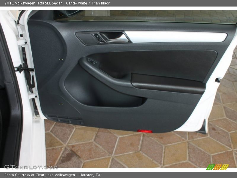 Candy White / Titan Black 2011 Volkswagen Jetta SEL Sedan