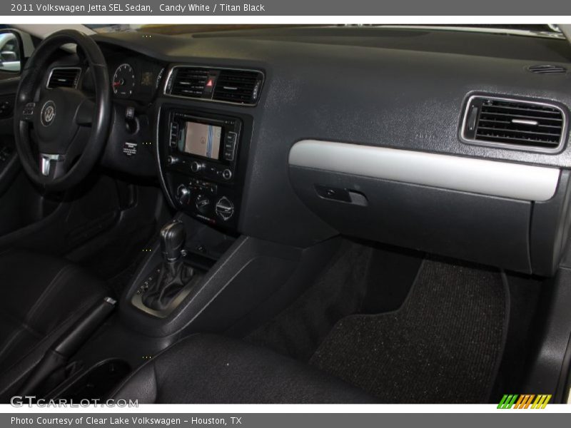 Candy White / Titan Black 2011 Volkswagen Jetta SEL Sedan