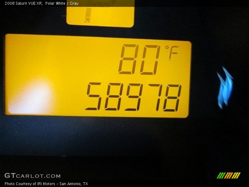 Polar White / Gray 2008 Saturn VUE XR