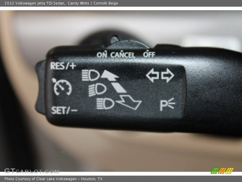 Candy White / Cornsilk Beige 2013 Volkswagen Jetta TDI Sedan