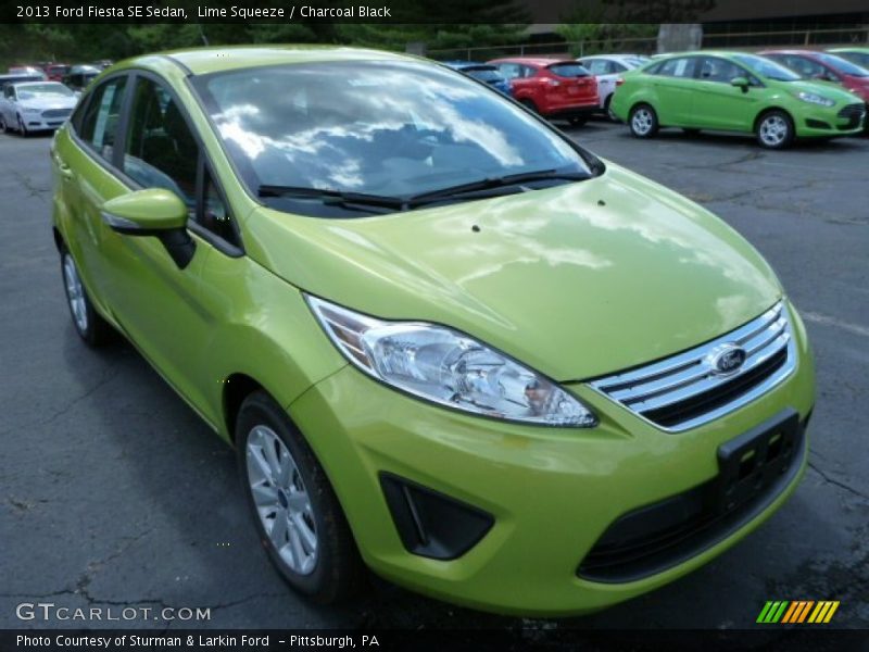 Front 3/4 View of 2013 Fiesta SE Sedan