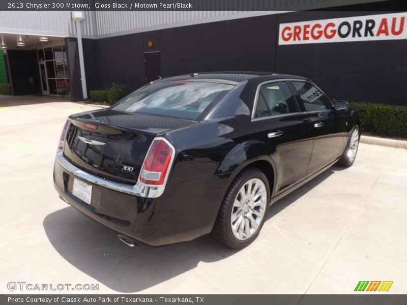 Gloss Black / Motown Pearl/Black 2013 Chrysler 300 Motown