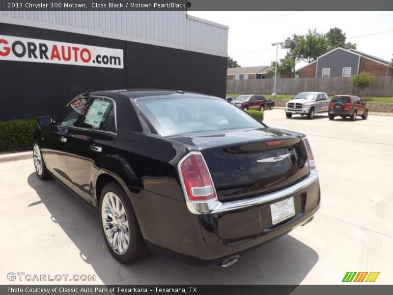 Gloss Black / Motown Pearl/Black 2013 Chrysler 300 Motown