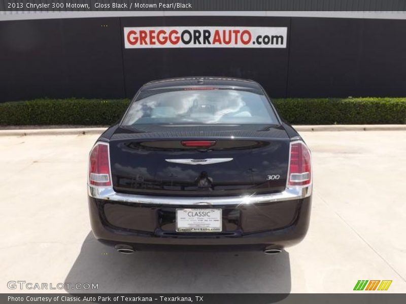Gloss Black / Motown Pearl/Black 2013 Chrysler 300 Motown