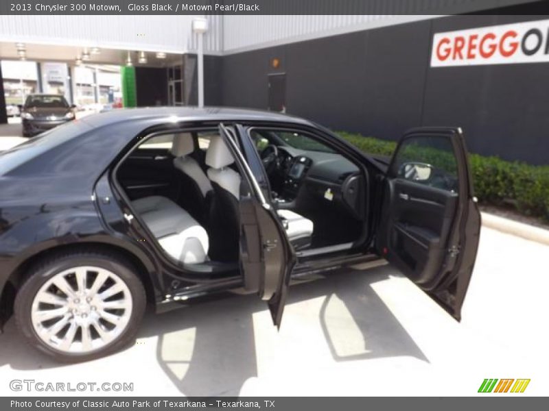 Gloss Black / Motown Pearl/Black 2013 Chrysler 300 Motown