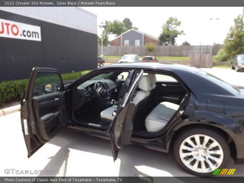 Gloss Black / Motown Pearl/Black 2013 Chrysler 300 Motown