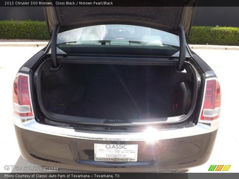 Gloss Black / Motown Pearl/Black 2013 Chrysler 300 Motown