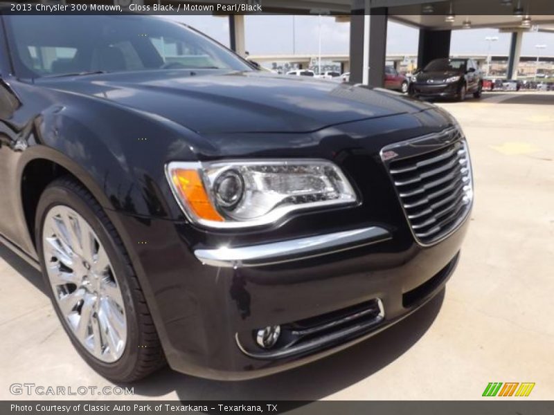 Gloss Black / Motown Pearl/Black 2013 Chrysler 300 Motown