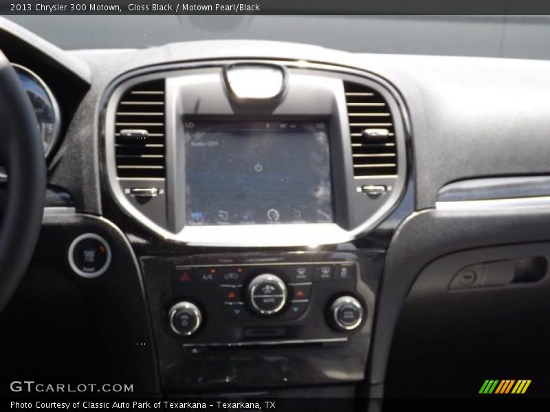 Gloss Black / Motown Pearl/Black 2013 Chrysler 300 Motown