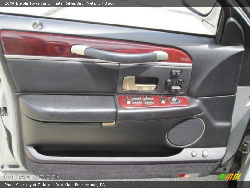 Silver Birch Metallic / Black 2004 Lincoln Town Car Ultimate