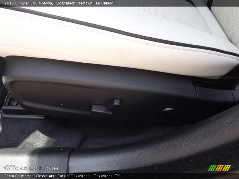 Gloss Black / Motown Pearl/Black 2013 Chrysler 300 Motown