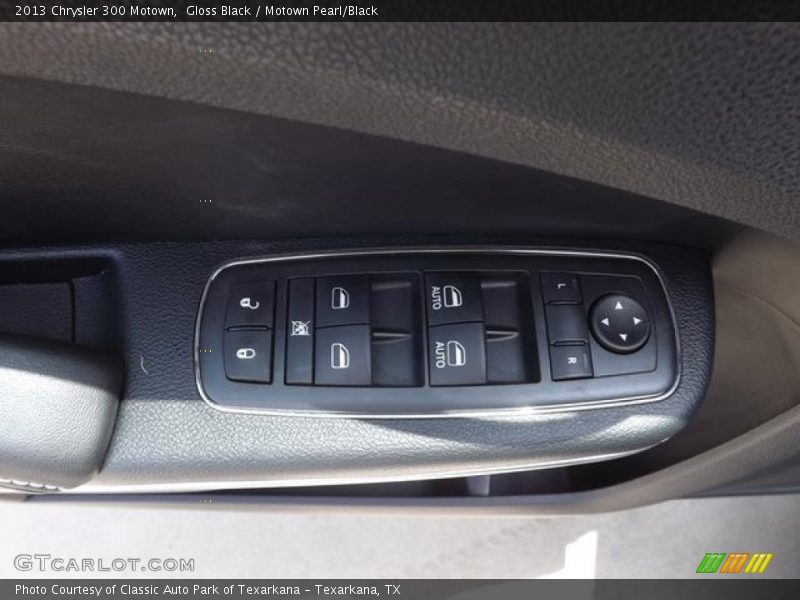 Controls of 2013 300 Motown