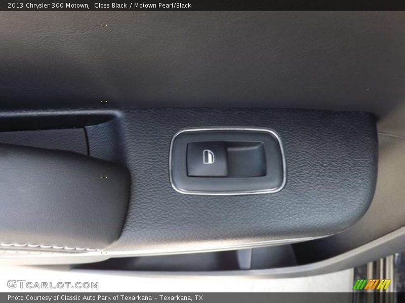 Gloss Black / Motown Pearl/Black 2013 Chrysler 300 Motown